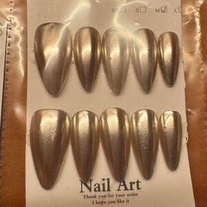 "Champagne Veil"‎ Press-On Nail Set – Pearlescent Glow & Soft Metallic Finish